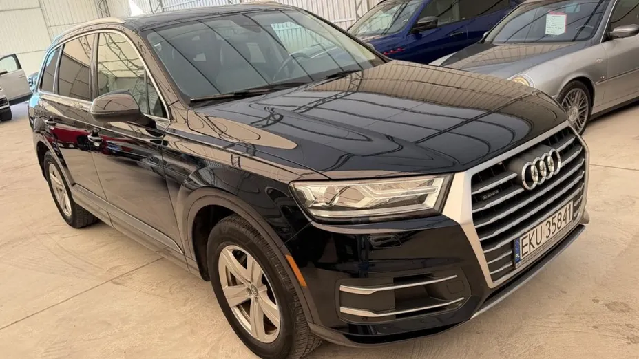 AUDI Q7 -