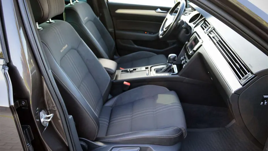 VOLKSWAGEN Passat -