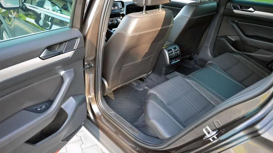 VOLKSWAGEN Passat -