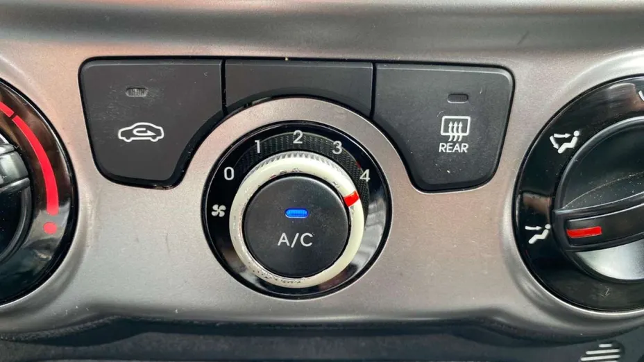 HYUNDAI i20 -