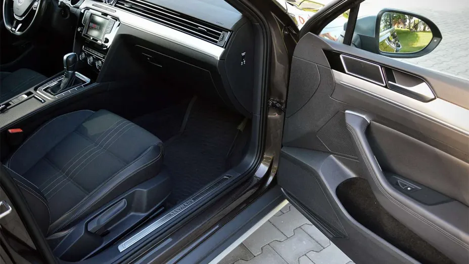 VOLKSWAGEN Passat -