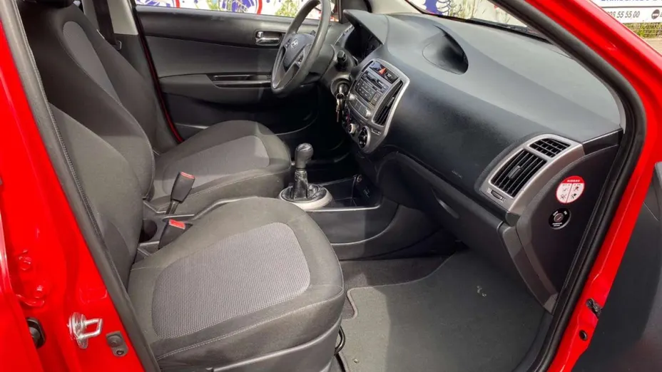 HYUNDAI i20 -