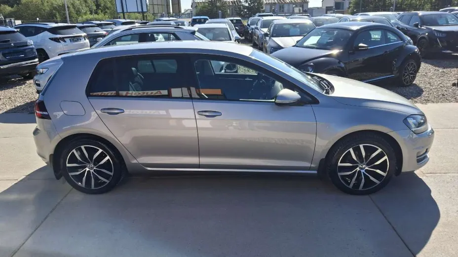 VOLKSWAGEN Golf -