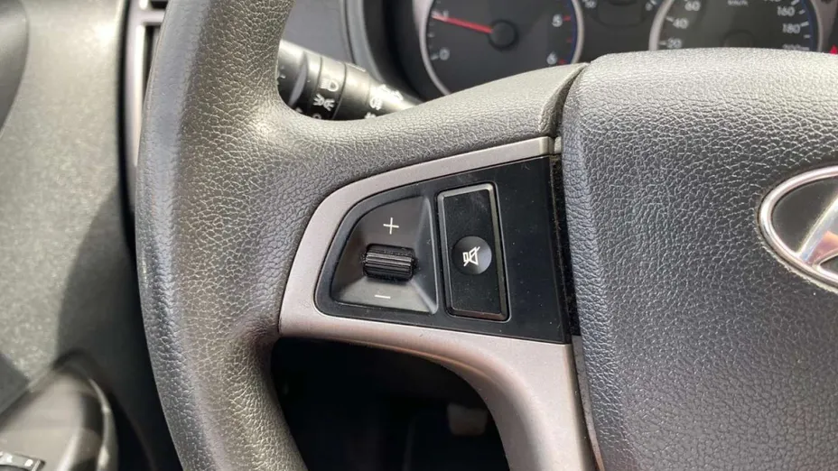 HYUNDAI i20 -