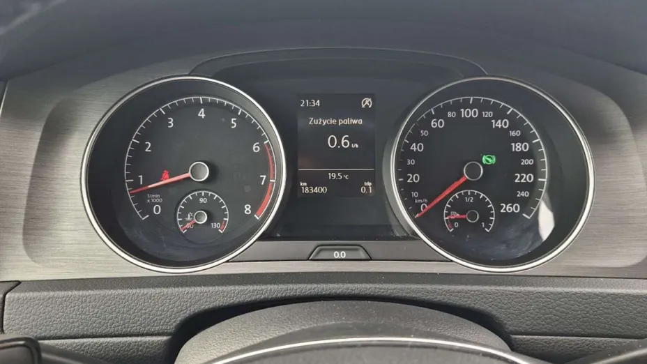 VOLKSWAGEN Golf -