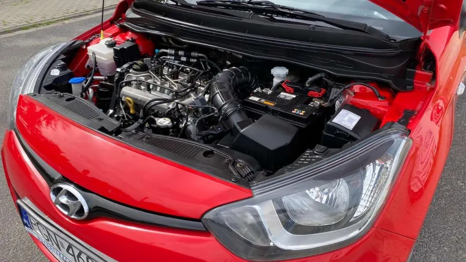 HYUNDAI i20 -