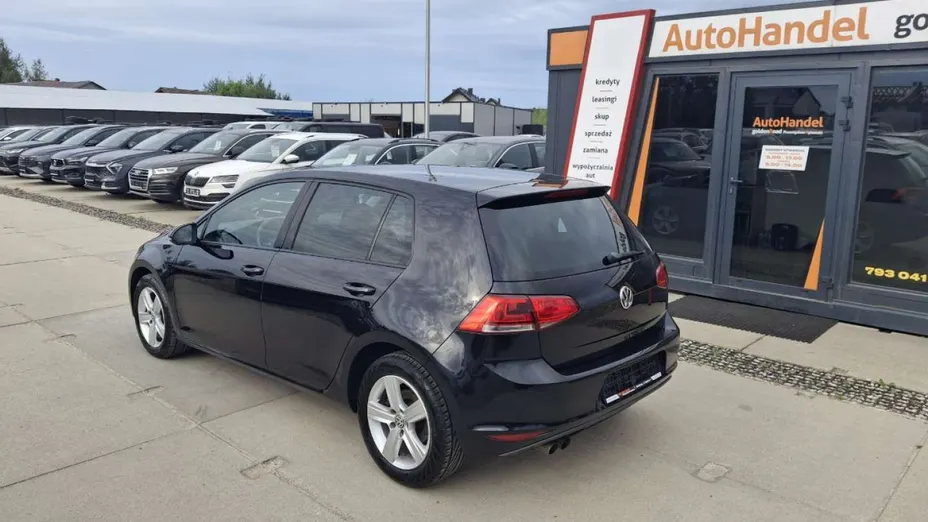 VOLKSWAGEN Golf -