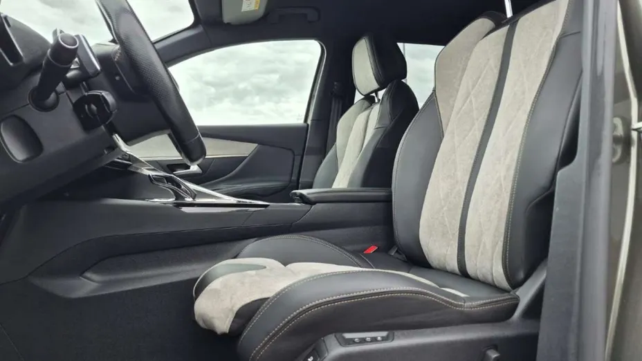 PEUGEOT 3008 -