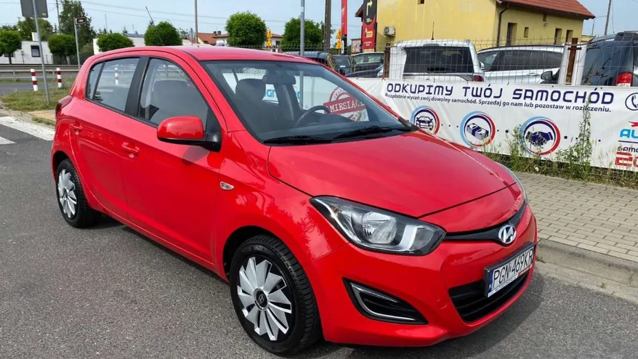 HYUNDAI i20 -