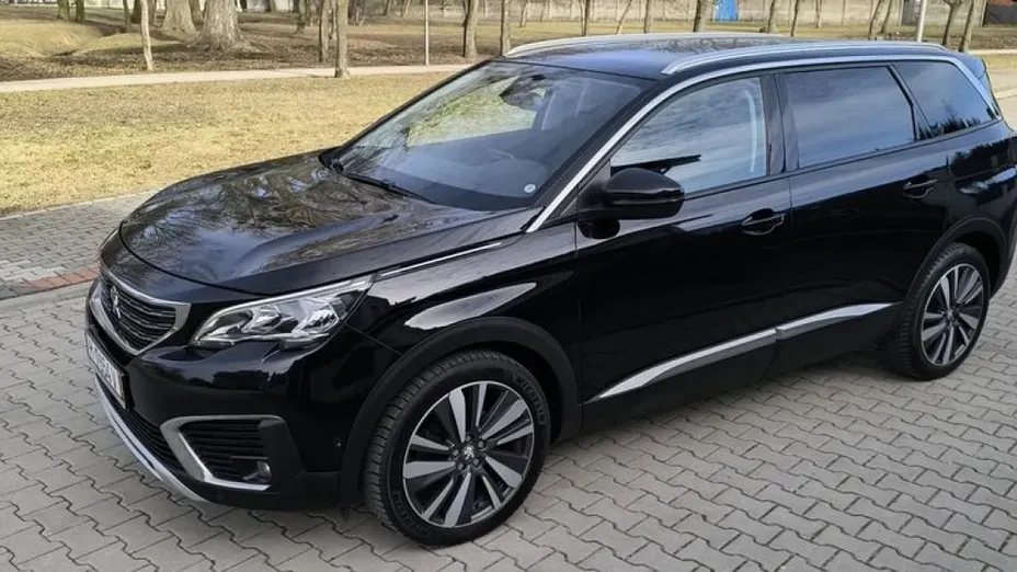 PEUGEOT 5008 -