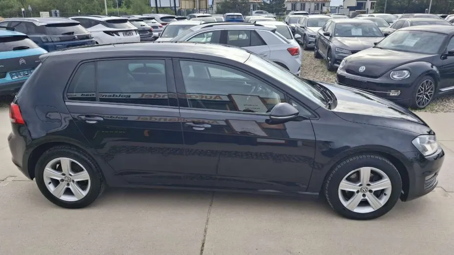 VOLKSWAGEN Golf -