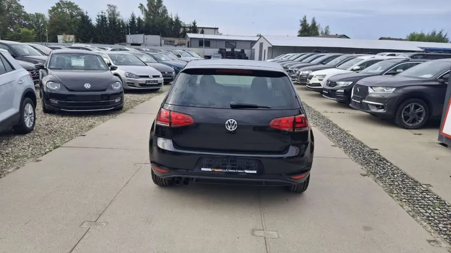 VOLKSWAGEN Golf -