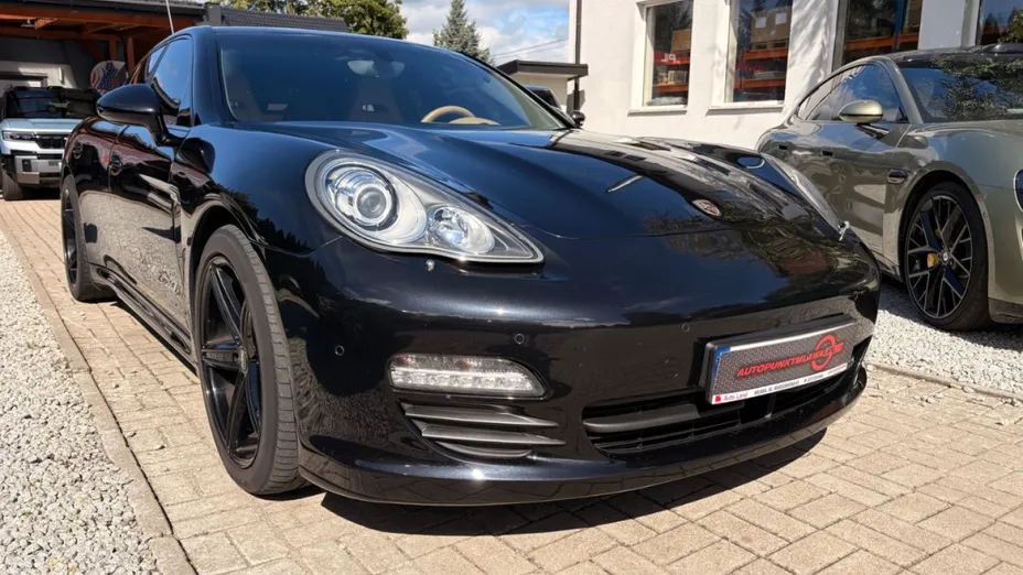 PORSCHE Panamera -