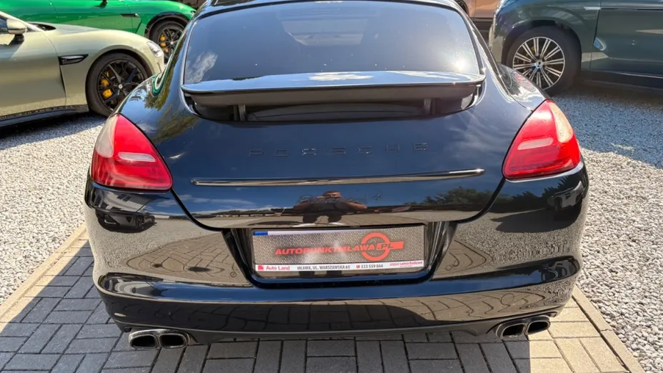 PORSCHE Panamera -