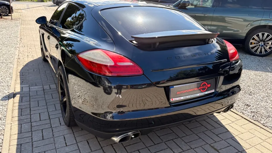 PORSCHE Panamera -