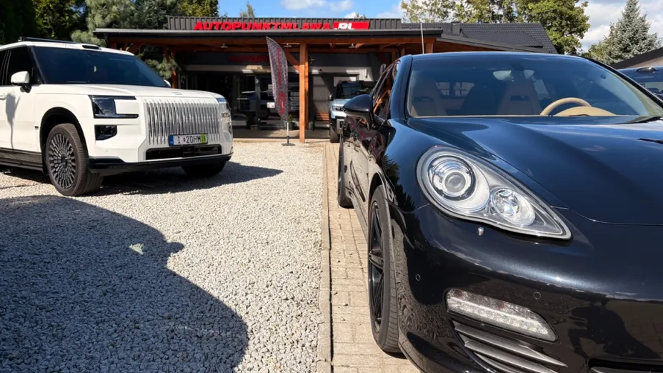 PORSCHE Panamera -