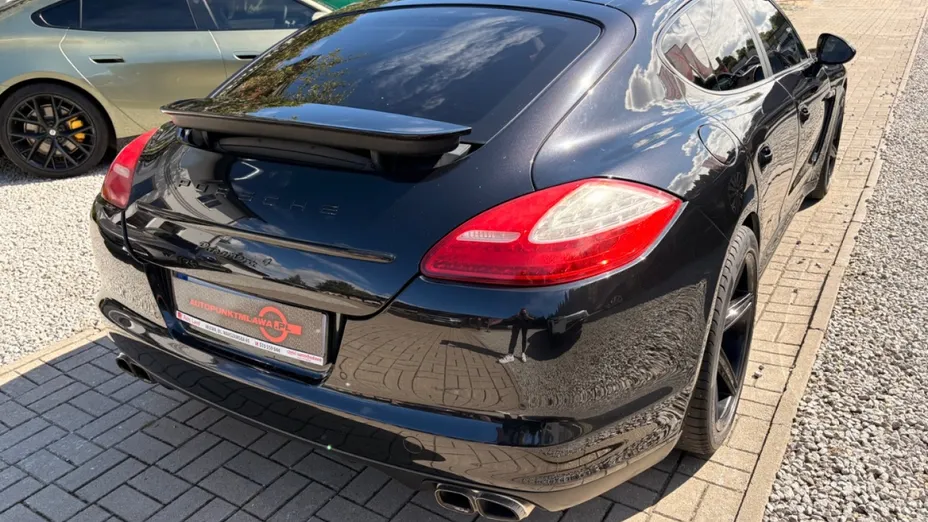 PORSCHE Panamera -