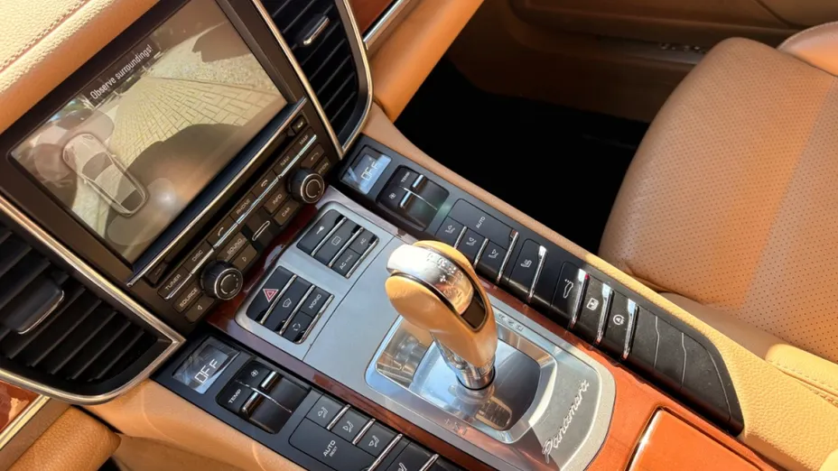 PORSCHE Panamera -