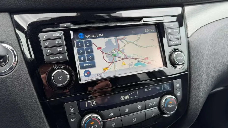 NISSAN Qashqai -