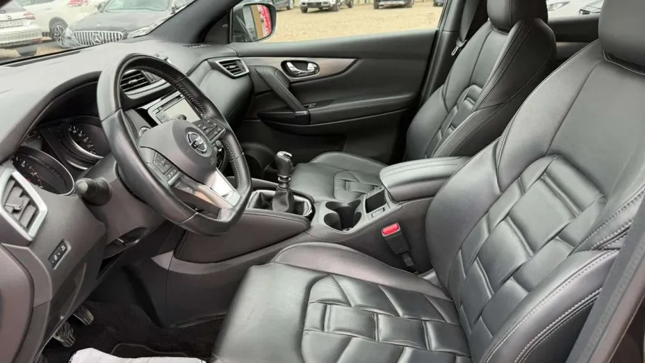 NISSAN Qashqai -