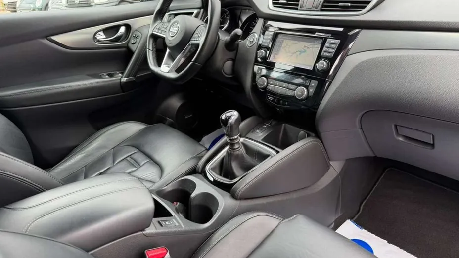 NISSAN Qashqai -