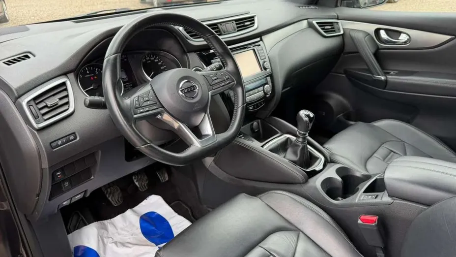 NISSAN Qashqai -