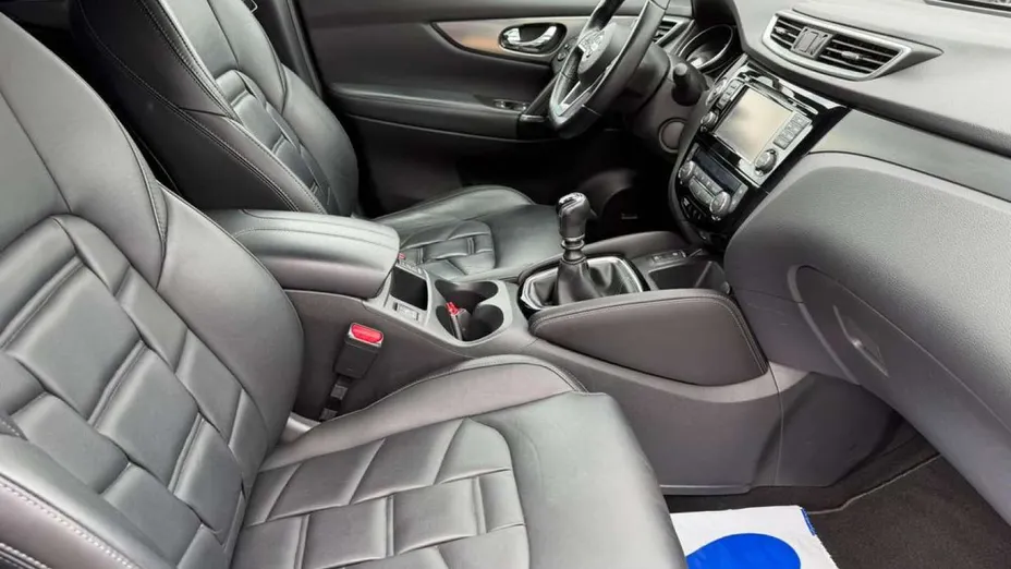 NISSAN Qashqai -
