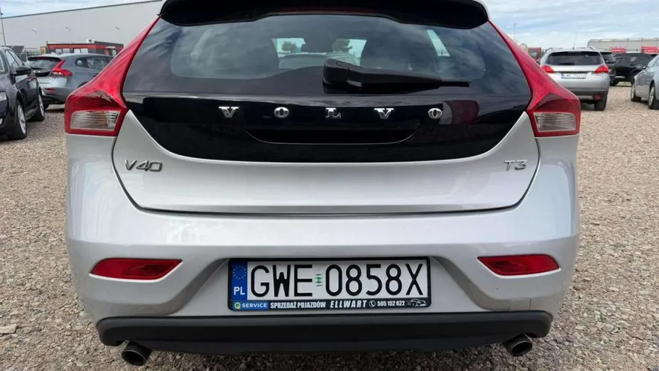 VOLVO V40 -