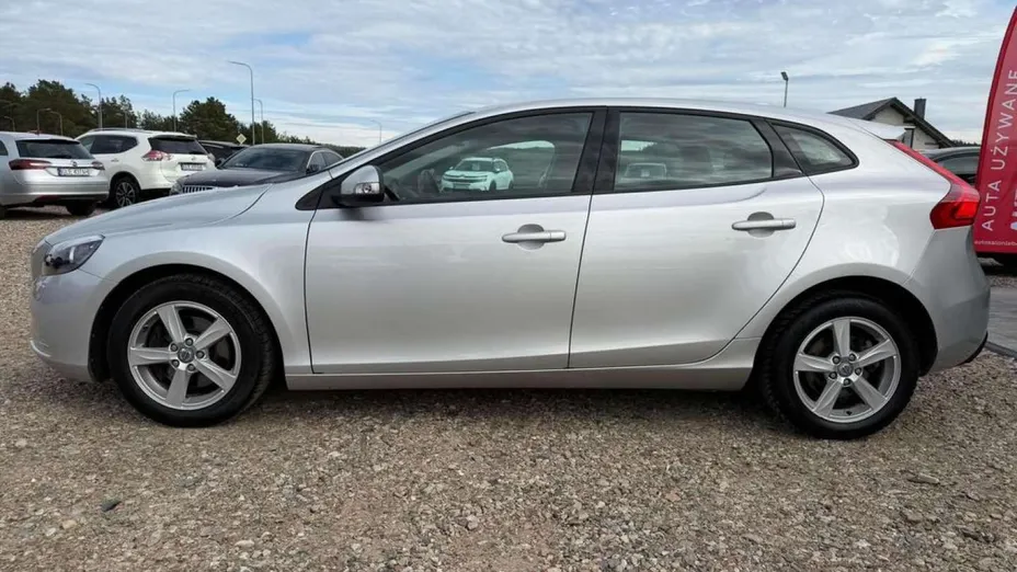 VOLVO V40 -