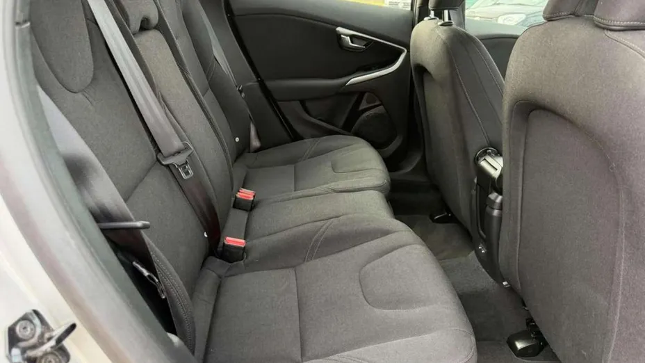 VOLVO V40 -