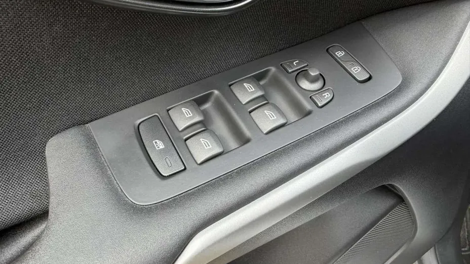 VOLVO V40 -