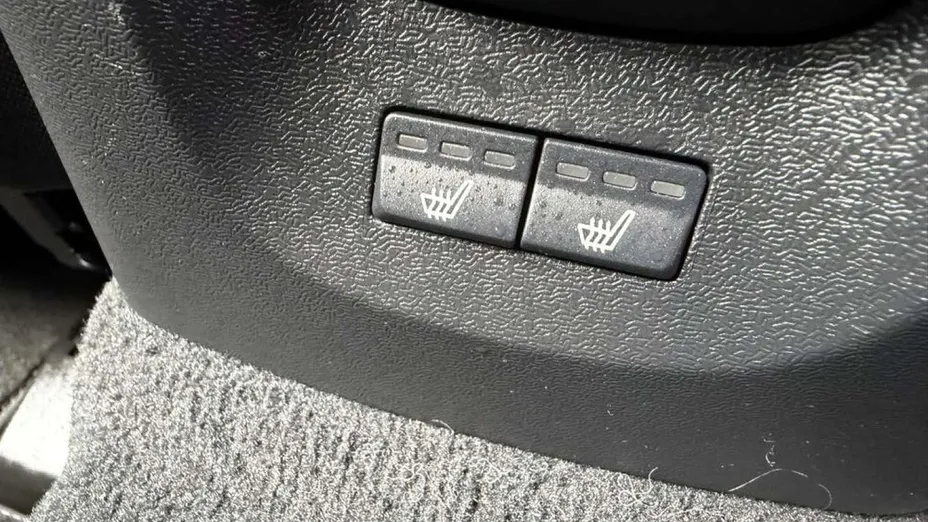VOLVO V40 -