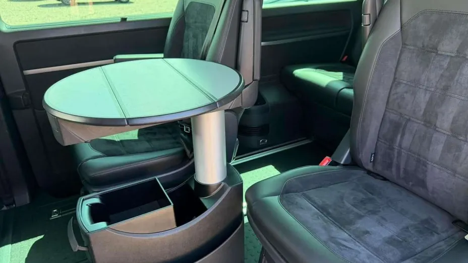VOLKSWAGEN Multivan -