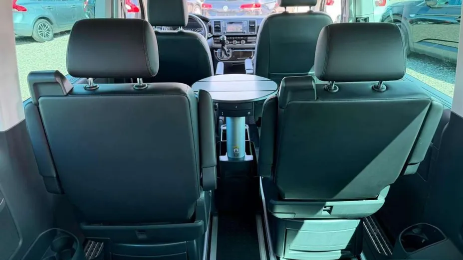 VOLKSWAGEN Multivan -