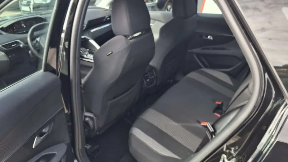 PEUGEOT 3008 -