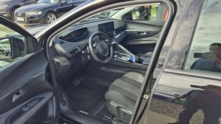 PEUGEOT 3008 -