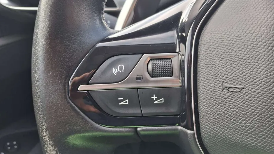 PEUGEOT 3008 -