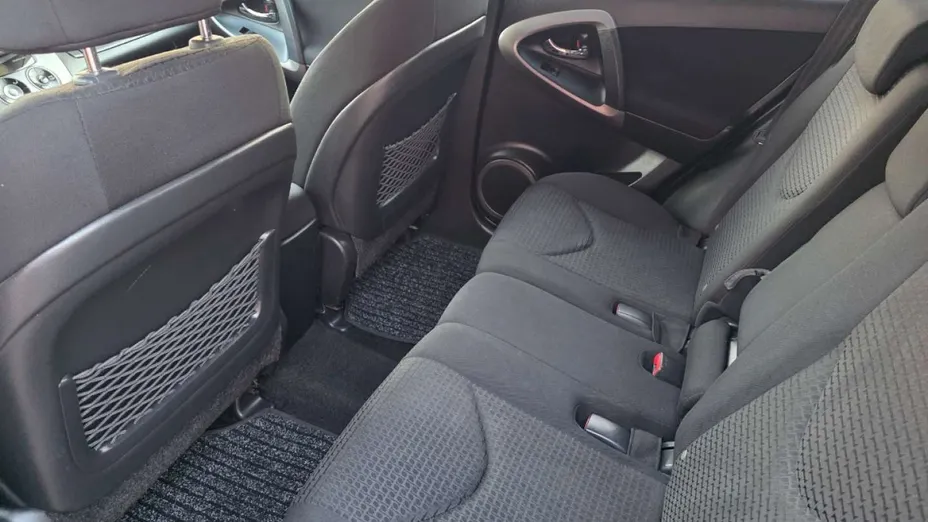 TOYOTA RAV4 -