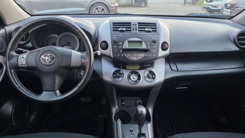 TOYOTA RAV4 -