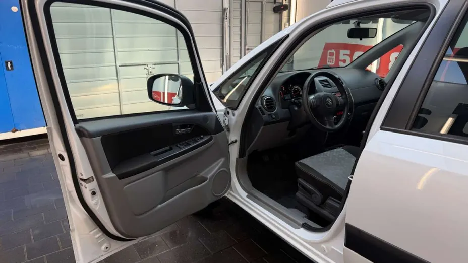 SUZUKI SX4 -