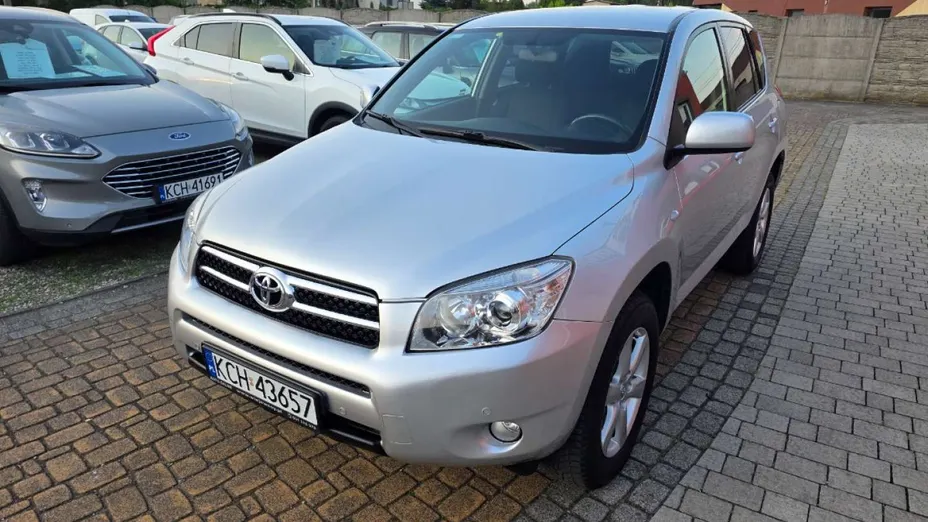 TOYOTA RAV4 -