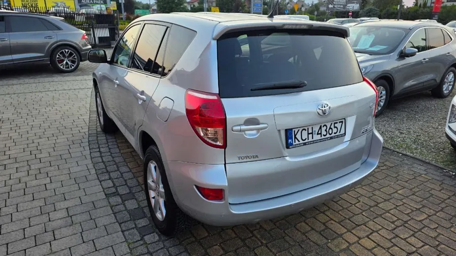 TOYOTA RAV4 -