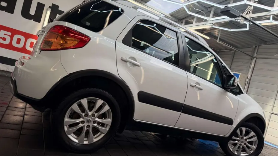 SUZUKI SX4 -