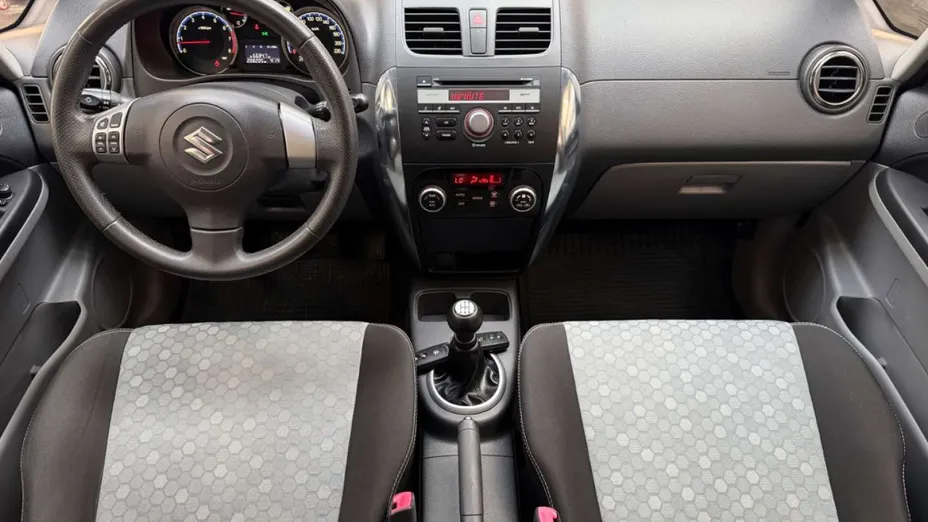 SUZUKI SX4 -