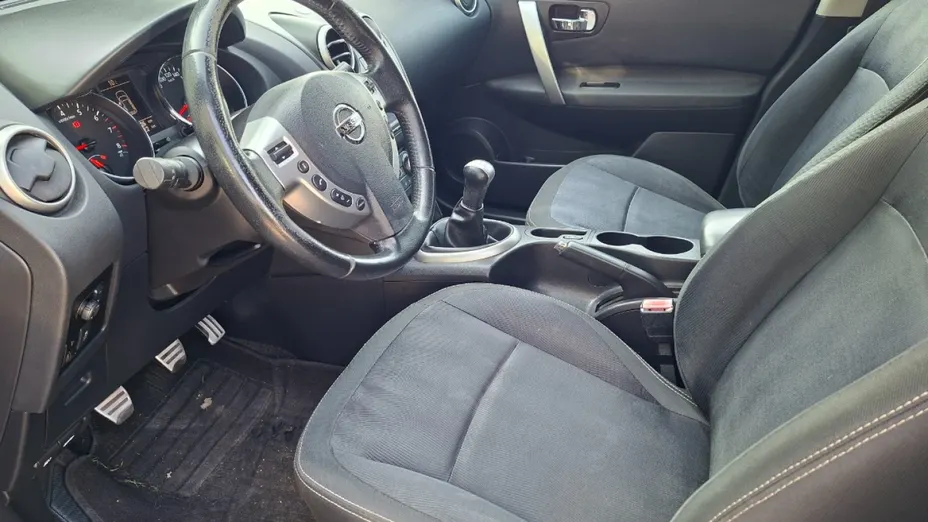 NISSAN Qashqai -