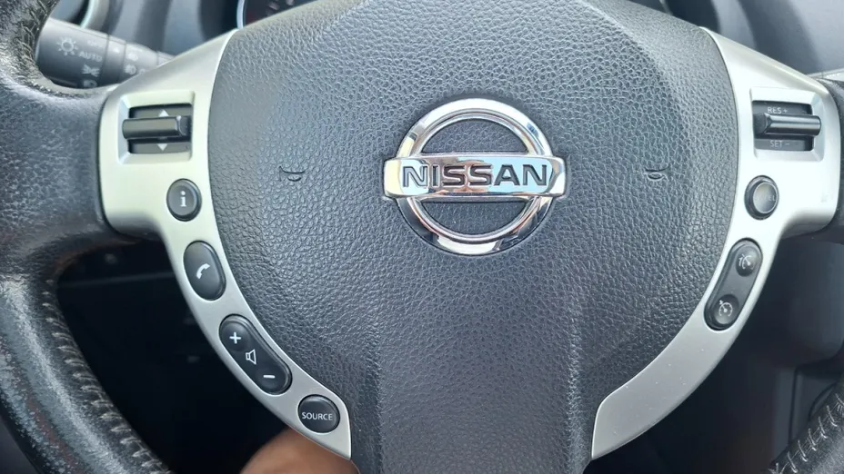 NISSAN Qashqai -