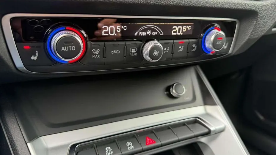 AUDI Q3 -