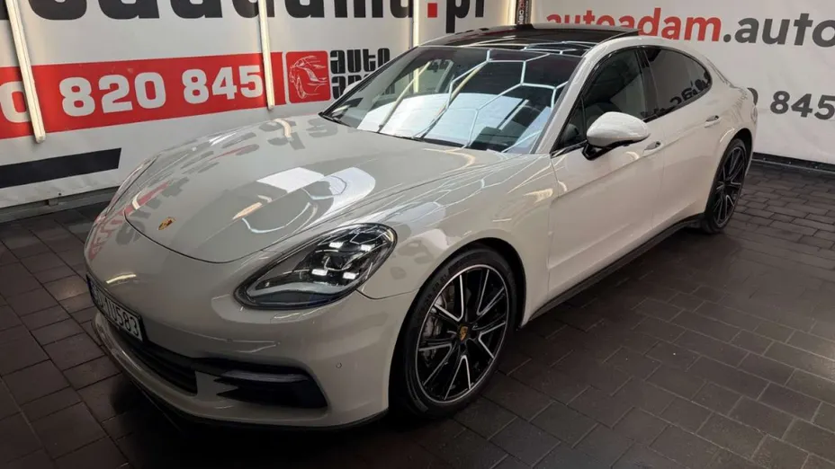 PORSCHE Panamera -