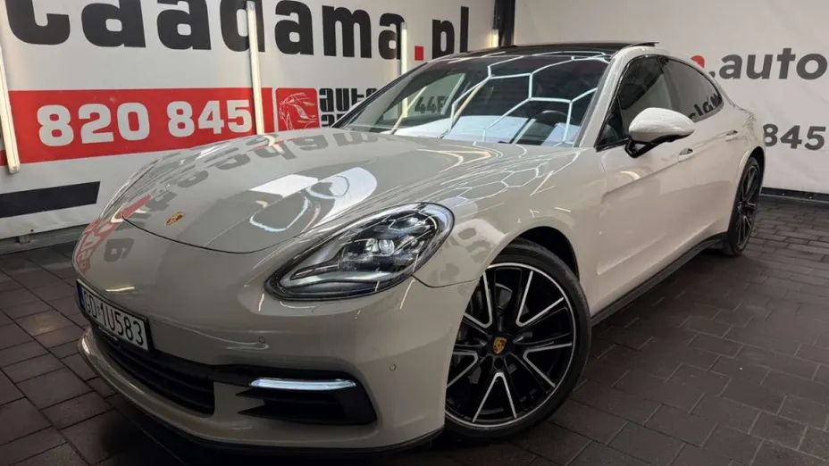 PORSCHE Panamera -