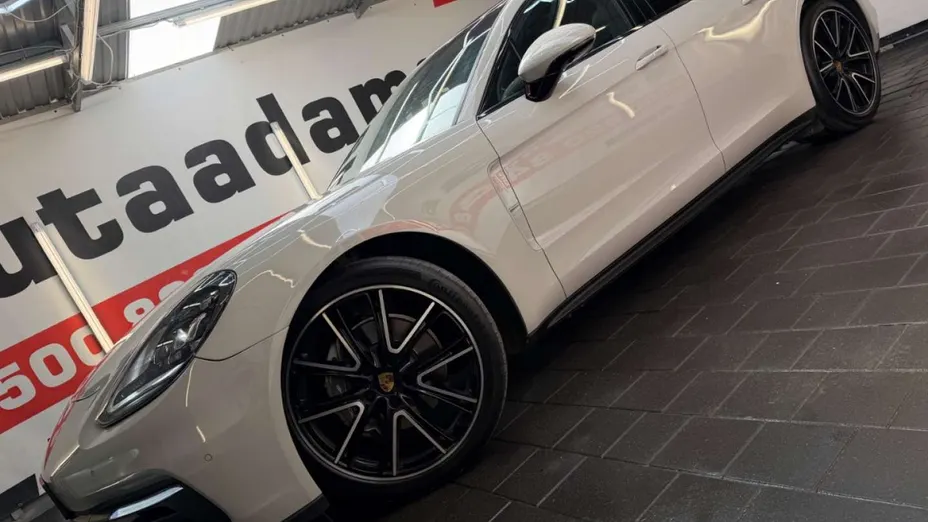 PORSCHE Panamera -